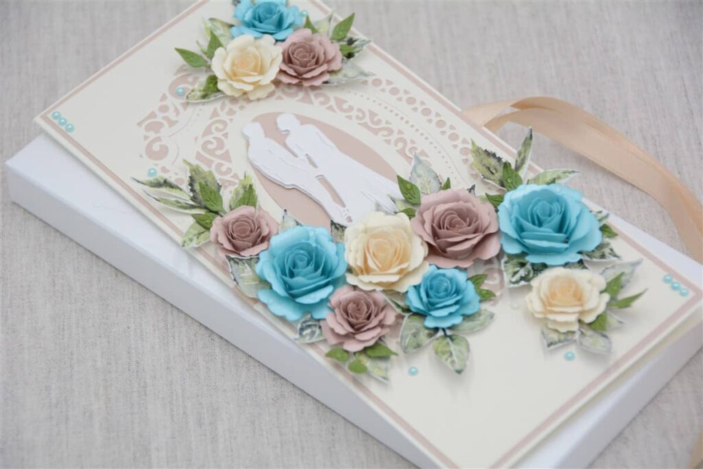 türkiissiniste roosidega pulmakaart