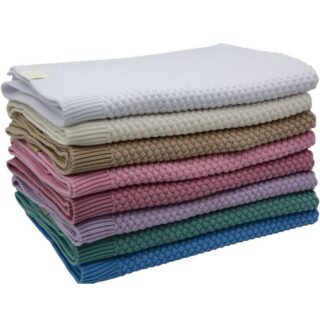 Pildil on Pallas Design puuvillane kootud beebitekk erinevates värvitoonides