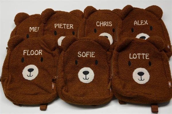 erinevate nimedega laste seljakotid tikandiga