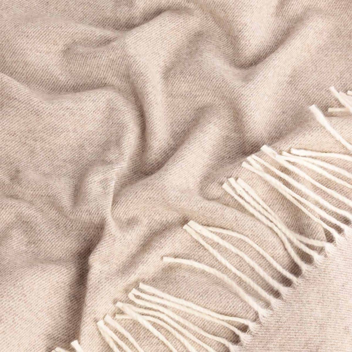 Luonnonbeige merinovillahuopa 140x200 cm 2 Meriinovillast pleed naturaalne beež detail