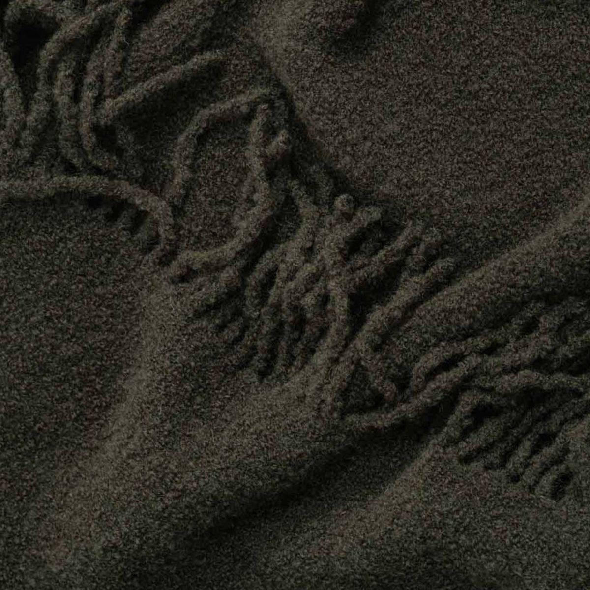 Tumman oliivinvihreä bouclé-huopa 140x200cm 2 bouclé-huopa tumman oliivinvihreä yksityiskohta